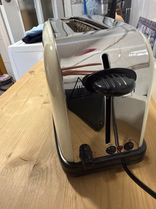 Tostadora Russell Hobbs crema