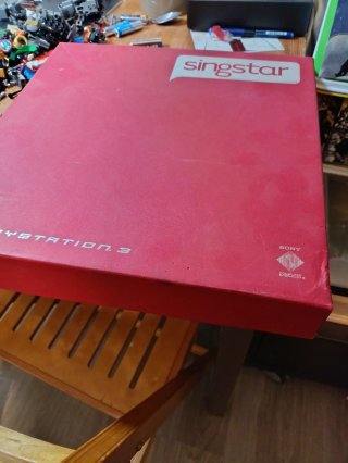 Caja Singstar PS3 con 2 micros y 3 juegos