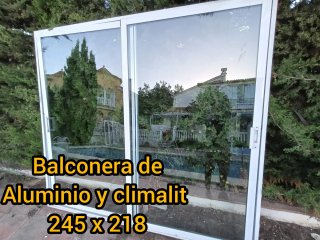 Balconera Aluminio y Climalit 245x218
