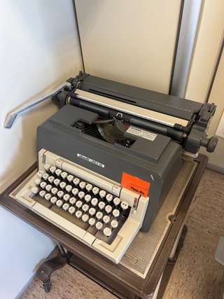 Máquina de escribir Olivetti Línea 98