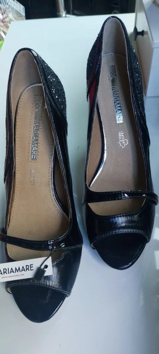 Zapatos de fiesta MARIAMARE negros