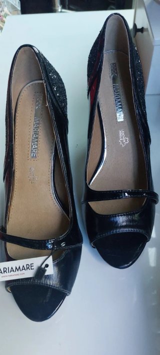 Zapatos de fiesta MARIAMARE negros