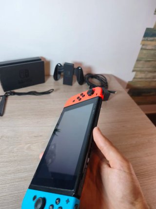 Nintendo Switch V1 2017 + Micro SD