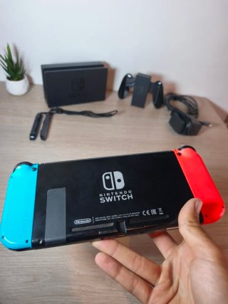 Nintendo Switch V1 2017 + Micro SD