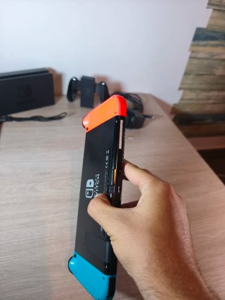 Nintendo Switch V1 2017 + Micro SD