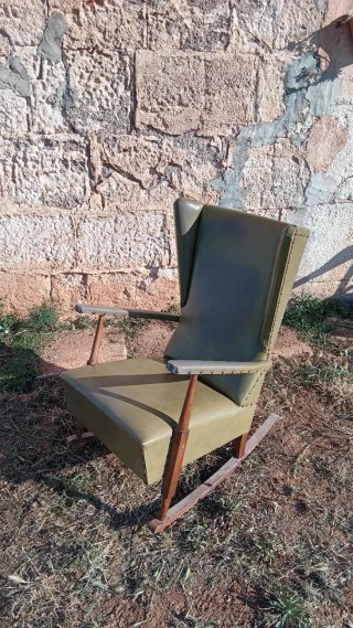 Balancí de piel sintética y madera