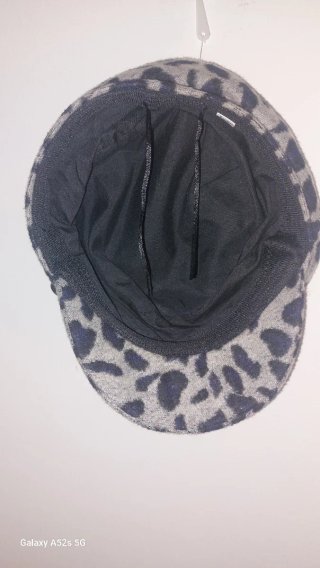Visera con estampado animal print