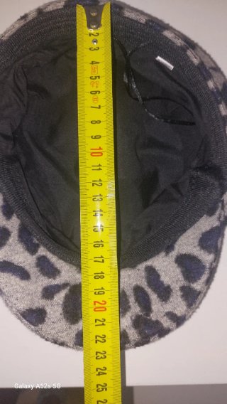 Visera con estampado animal print