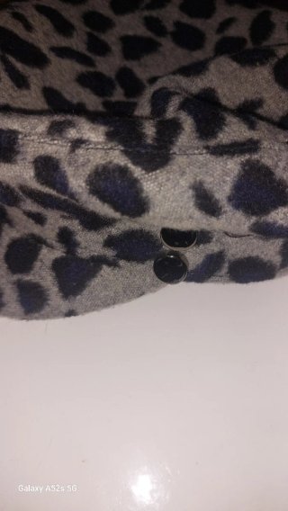 Visera con estampado animal print