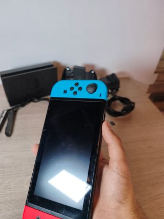 Nintendo Switch V1 2017 + Micro SD