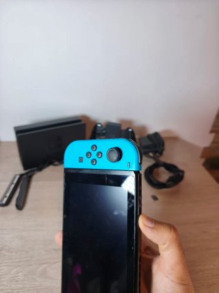 Nintendo Switch V1 2017 + Micro SD