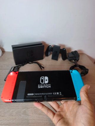 Nintendo Switch V1 2017 + Micro SD