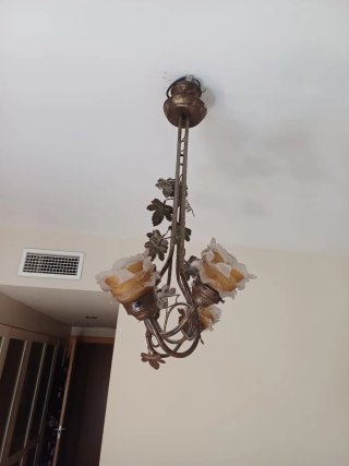 Lámpara de techo antigua estilo floral
