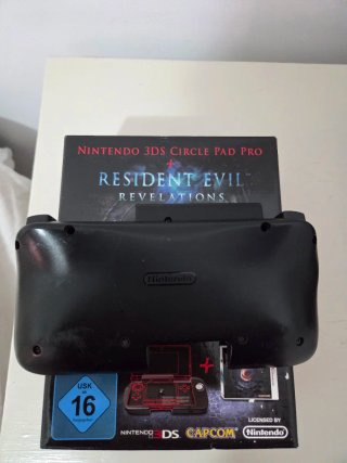 Nintendo 3DS Circle Pad Pro + Resident Evil (caja)