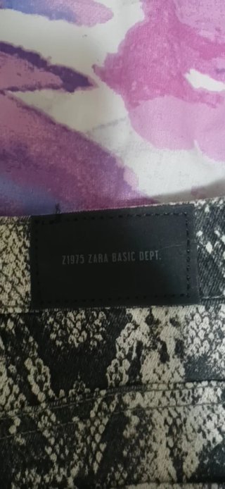 Falda vaquera estampado serpiente Zara Talla S