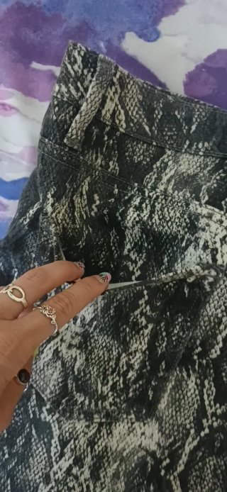 Falda vaquera estampado serpiente Zara Talla S
