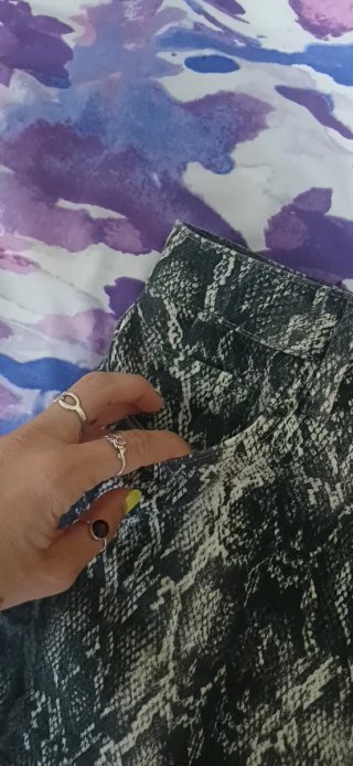 Falda vaquera estampado serpiente Zara Talla S