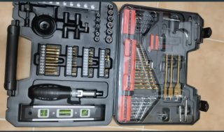 Maletin con 116  herramientas black & Decker