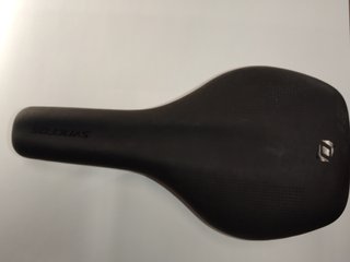 Sillín bicicleta ergonómico negro SYNCROS