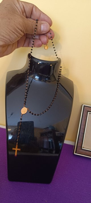 Collana rosario con punta nero e colore oro
