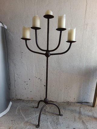 Candelabro de hierro forjado