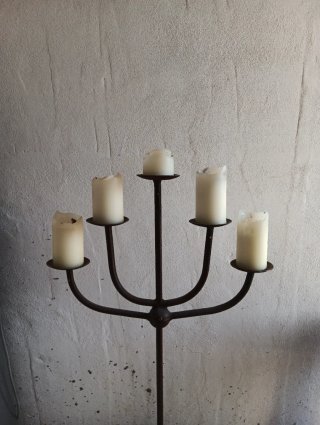 Candelabro de hierro forjado