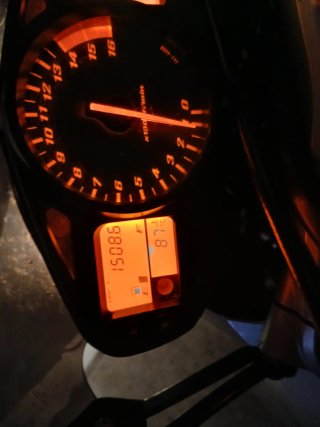 Suzuki GSR Naked Moto