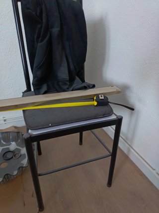 Mesa cocina + 2 sillas + banqueta