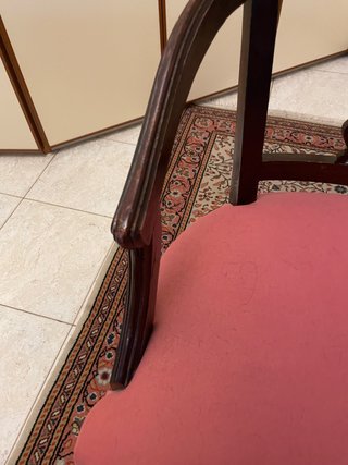 Poltroncina antica in legno e tessuto