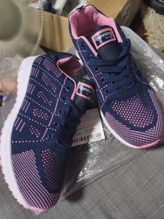 Zapatillas deportivas azul y rosa