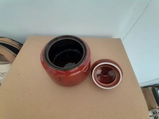 Bombonera de cerámica roja