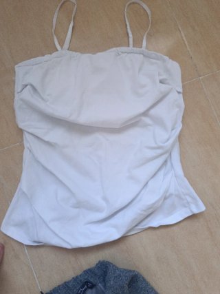 Conjunto Top Blanco y Falda Gris Talla S
