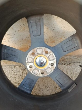 4 Llantas Aleación 255/45R20 con Neumáticos