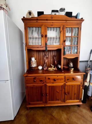 Mueble Castellano Madera y Cristal