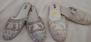 Ciabatte Elite bianche e oro... 1 paio 10 euro...