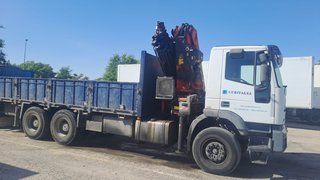 Trabajos con camión grúa IVECO MP260E31H de 3 ejes