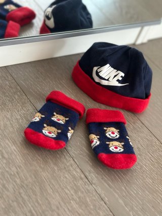 Set cappello e calzini neonato Nike