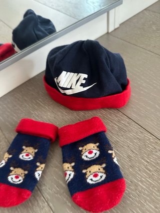 Set cappello e calzini neonato Nike