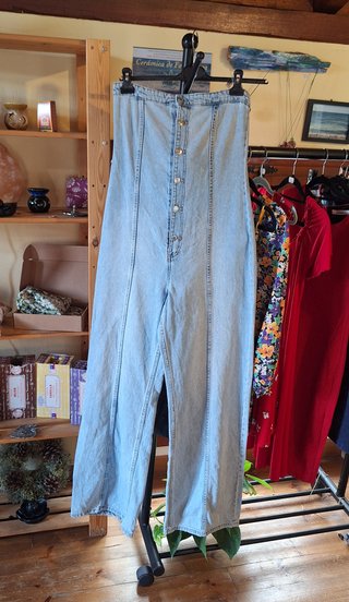 Mono vaquero ZARA acampanado talla M