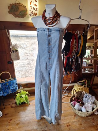 Mono vaquero ZARA acampanado talla M