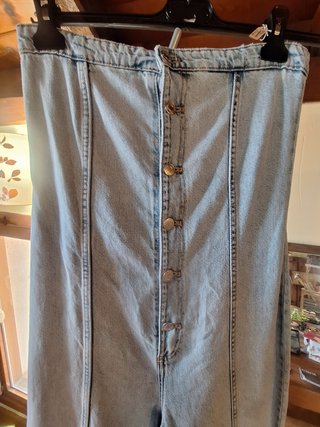 Mono vaquero ZARA acampanado talla M
