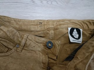 Pantalón vaquero beige Volcom