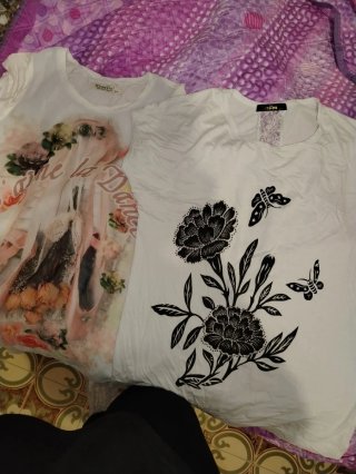 T-shirt donna bianca con stampa floreale