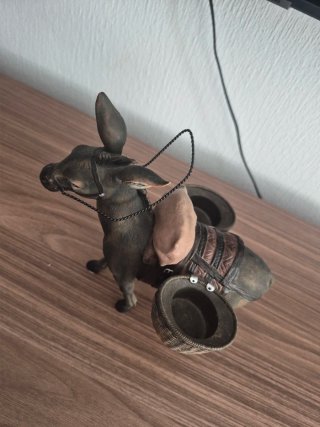 Burro de cerámica con cestas
