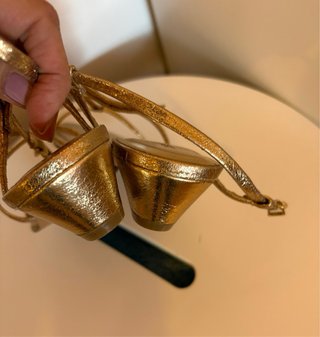 Sandalias doradas