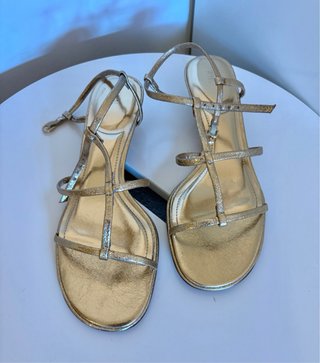 Sandalias doradas