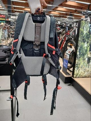 Mochila de montaña y trekking Niños 28L Quechua MH500