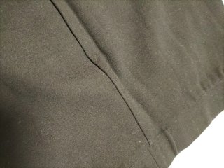 Falda negra con abertura