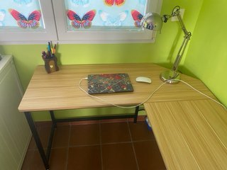 Mesa de estudio en L