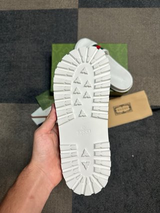 Chanclas Gucci Blancas Tiras Verde y Rojo